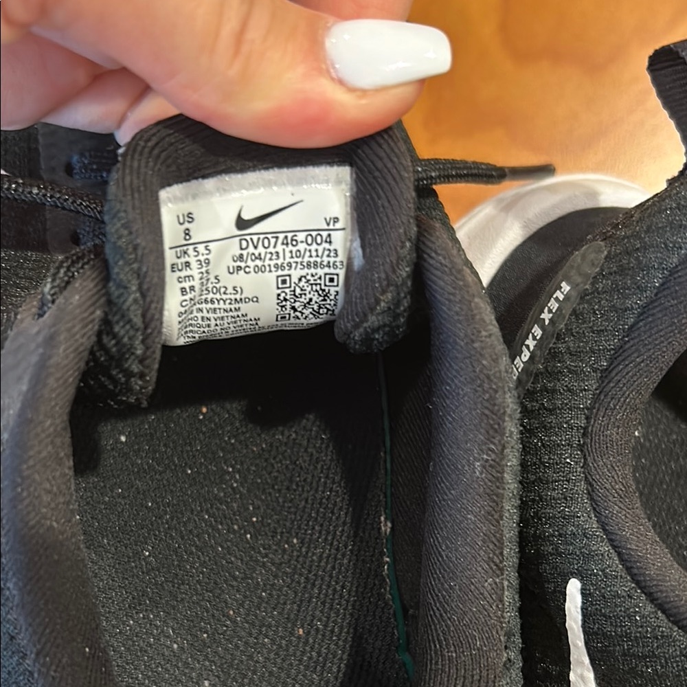 Nike Black and White Sneakers - Picture 2 of 2